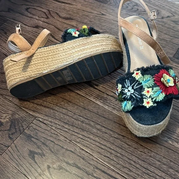 Italian Sandals - Picture 4 of 8